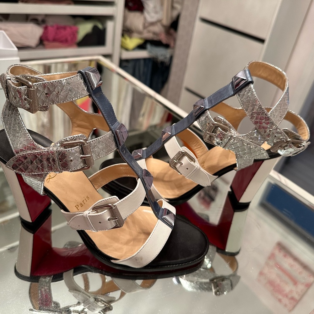 Christian Louboutin Rocknbuckle 85 caged!sandals.Comes w/org box & dust covers.